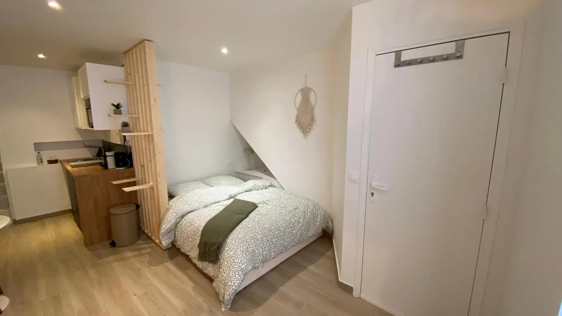 Logement Renove Proche De La Gare Rer Tgv Massy  Apartment