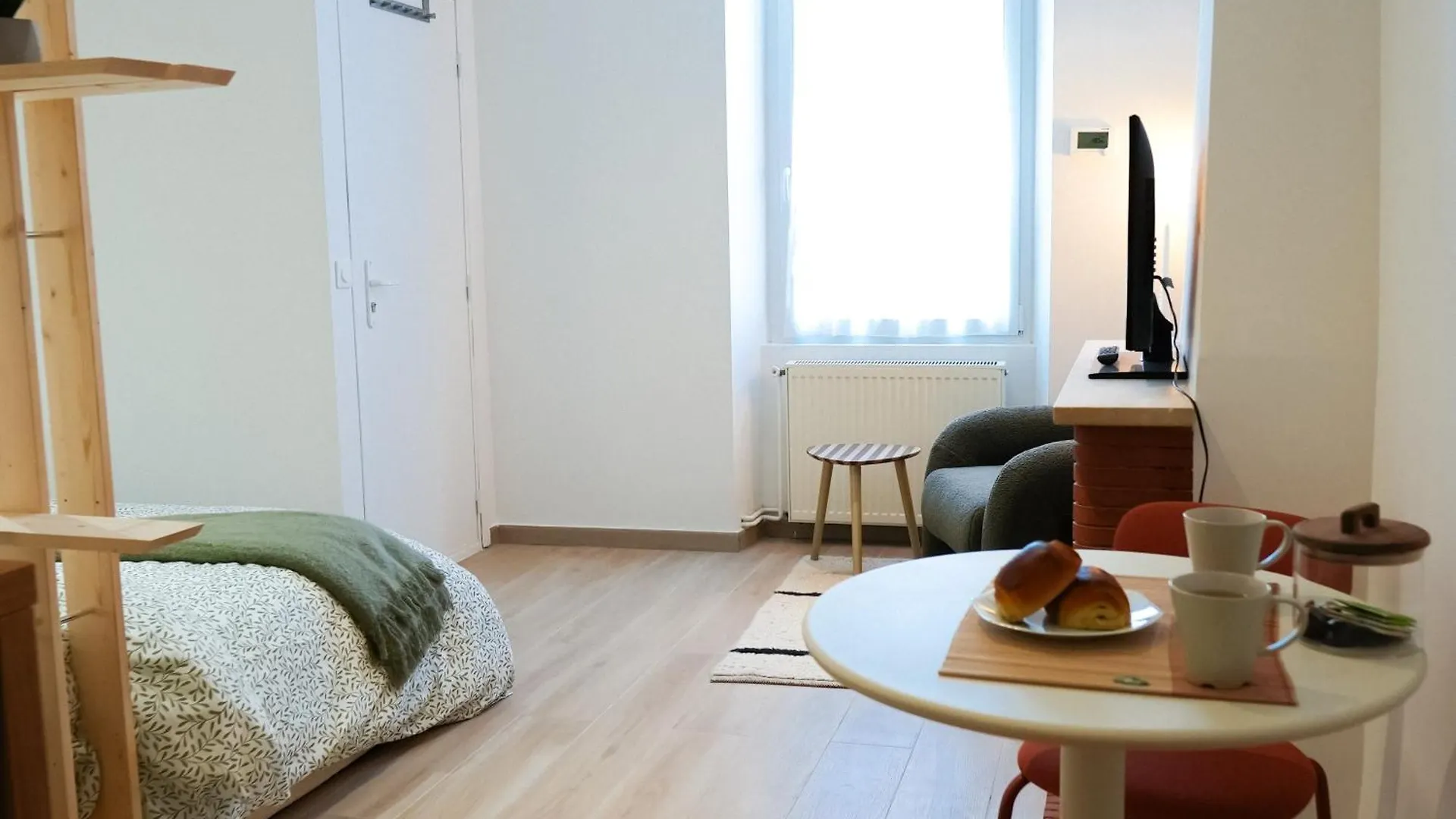 Logement Renove Proche De La Gare Rer Tgv Massy  0*, Massy (Essonne) France