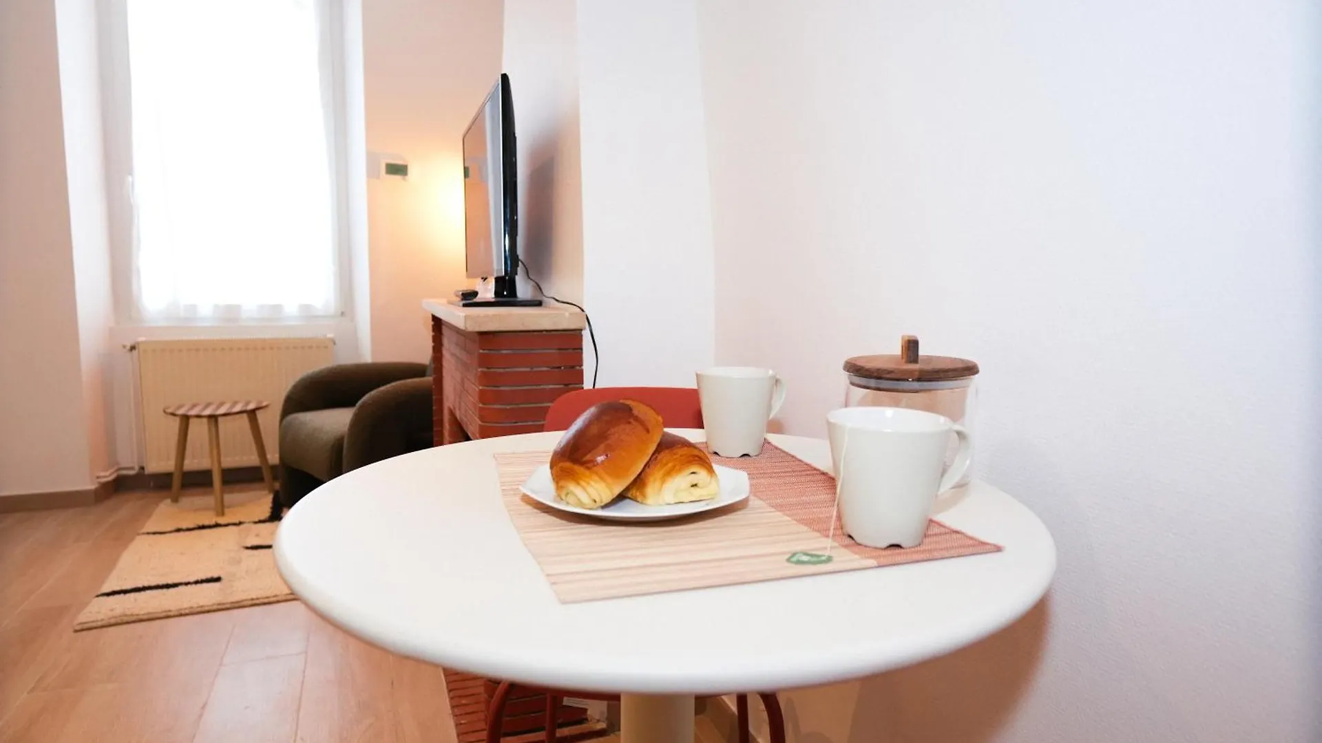 Apartment Logement Renove Proche De La Gare Rer Tgv Massy  France